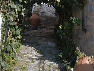 Mansion Terpou فندق 4*